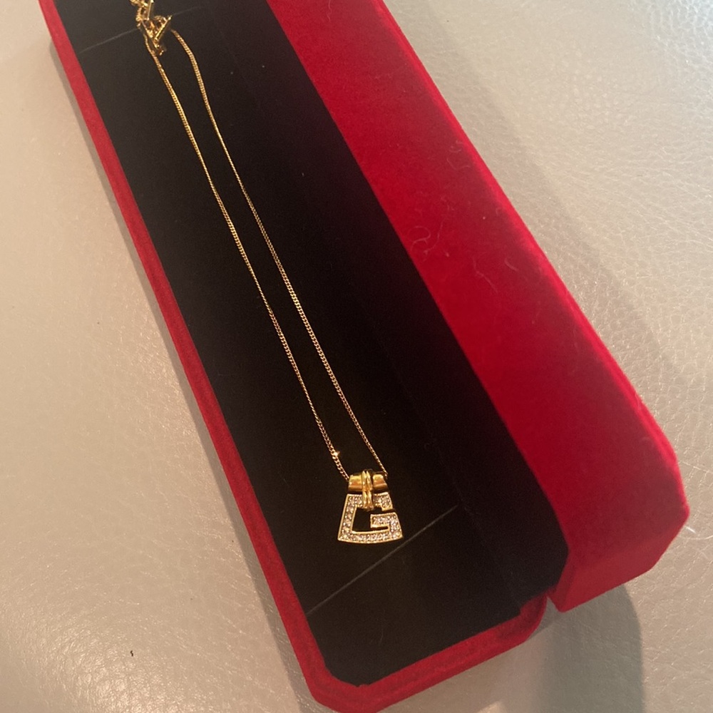 ✨GIVENCHY “G” NECKLACE